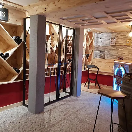 Апартаменты Jacuzzi Sauna Privatif Illimite *