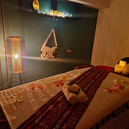 Jacuzzi Sauna Privatif Illimite Апартаменты *